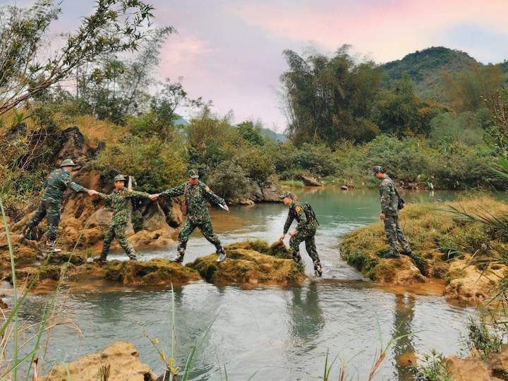 Luỹ[-]thép[-]biên[-]phòng[-]trên[-]cổng[-]trời[-]Lý[-]Vạn